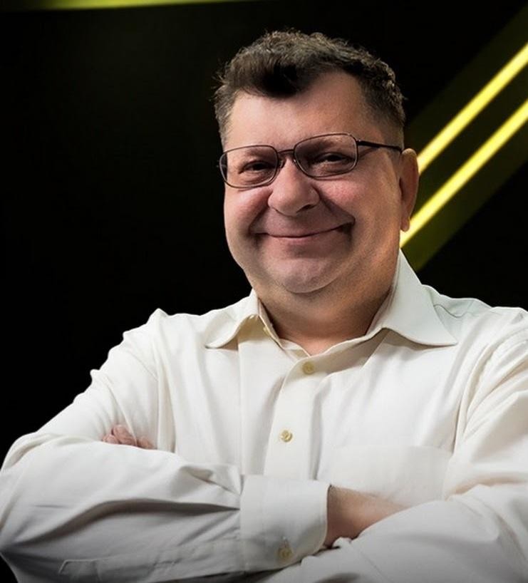 Zbigniew Stonoga aktywnie korzystający z mediów społecznościowych, oddając się swojej działalności w sieci.