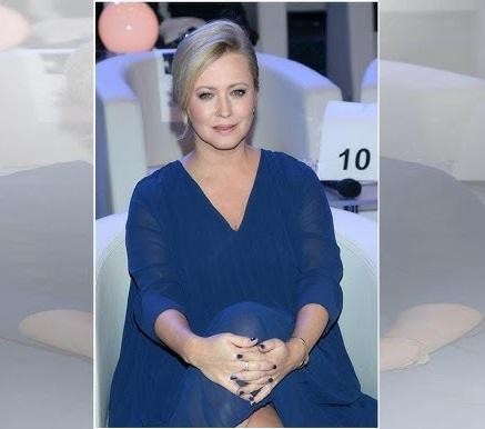 Agnieszka Wagner – subtelny portret aktorki, ukazujący jej introspekcję i spokojną elegancję, z miękkim oświetleniem i rozmytym tłem.